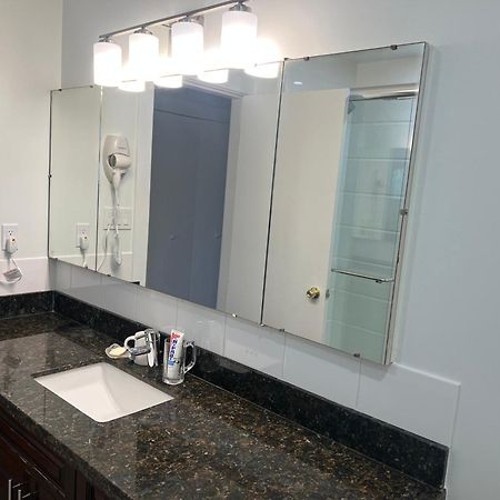Quite House Near The Vancouver Airport ريتشموند، كولومبيا البريطانية المظهر الخارجي الصورة