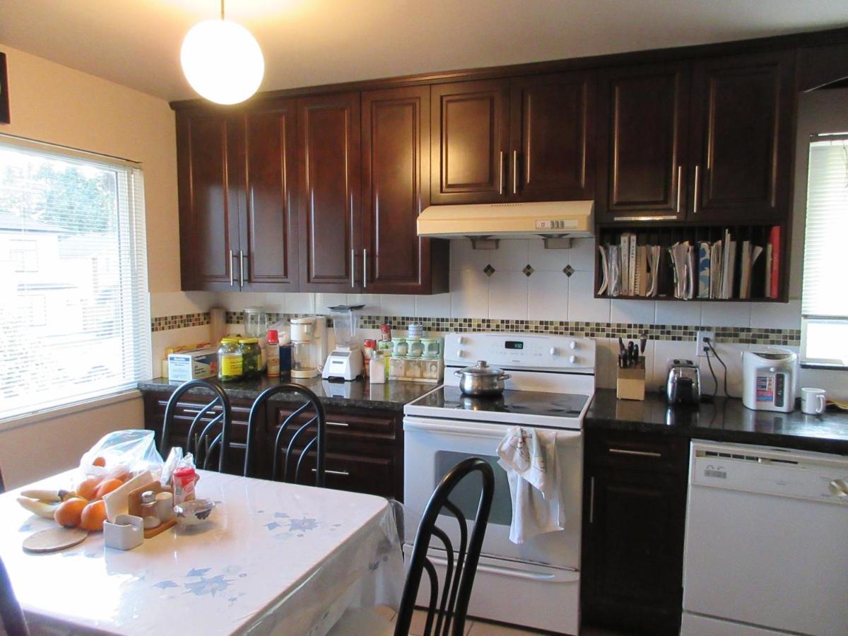 Quite House Near The Vancouver Airport ريتشموند، كولومبيا البريطانية المظهر الخارجي الصورة