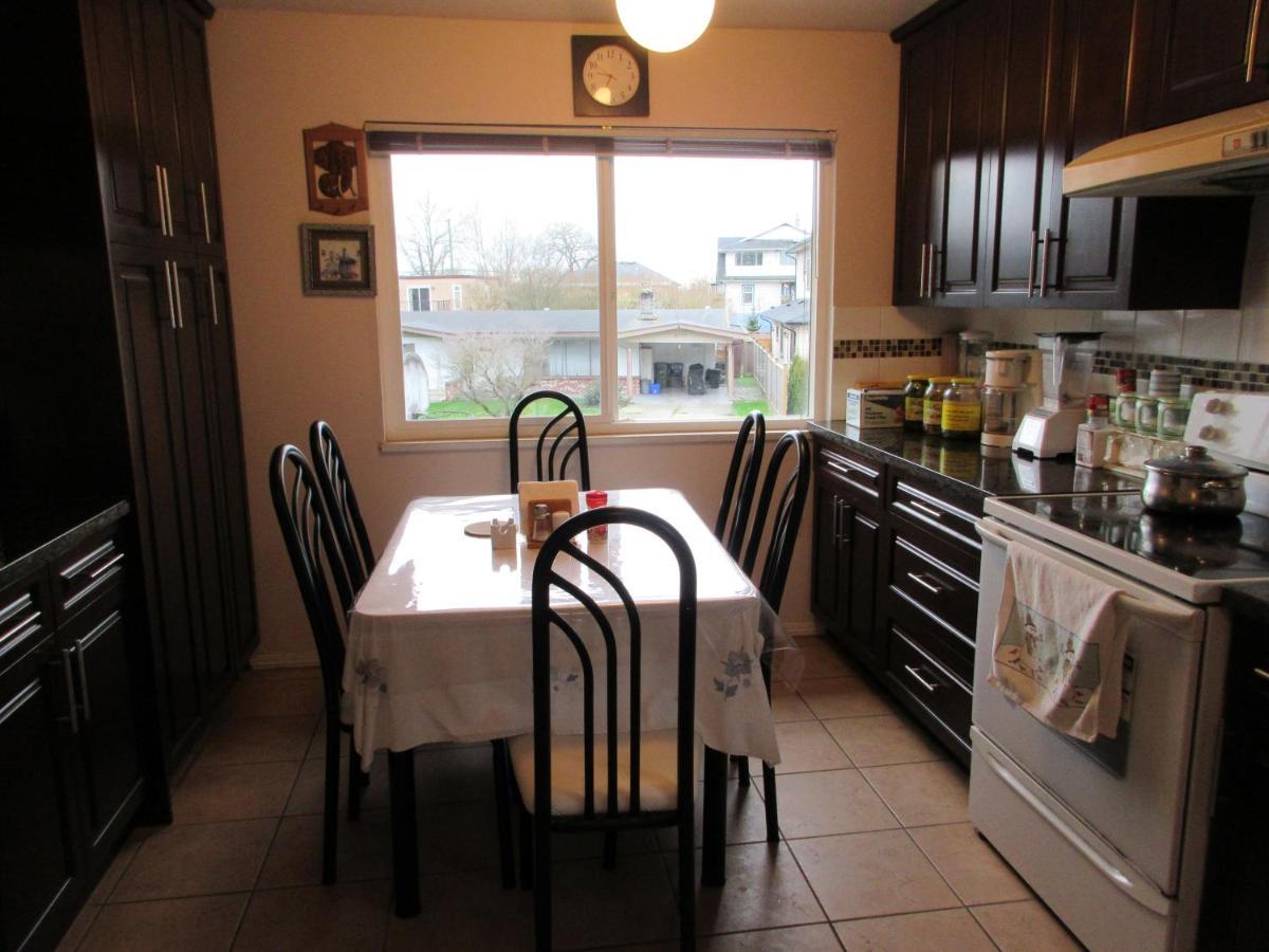 Quite House Near The Vancouver Airport ريتشموند، كولومبيا البريطانية المظهر الخارجي الصورة
