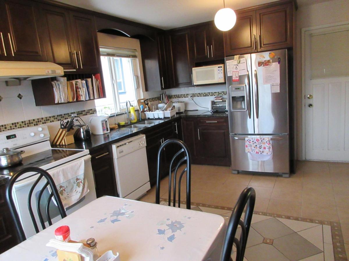 Quite House Near The Vancouver Airport ريتشموند، كولومبيا البريطانية المظهر الخارجي الصورة