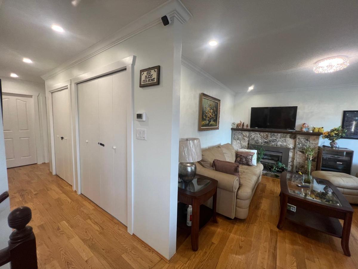 Quite House Near The Vancouver Airport ريتشموند، كولومبيا البريطانية المظهر الخارجي الصورة