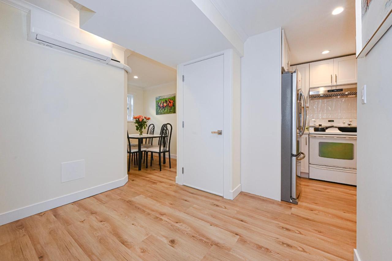 Quite House Near The Vancouver Airport ريتشموند، كولومبيا البريطانية المظهر الخارجي الصورة