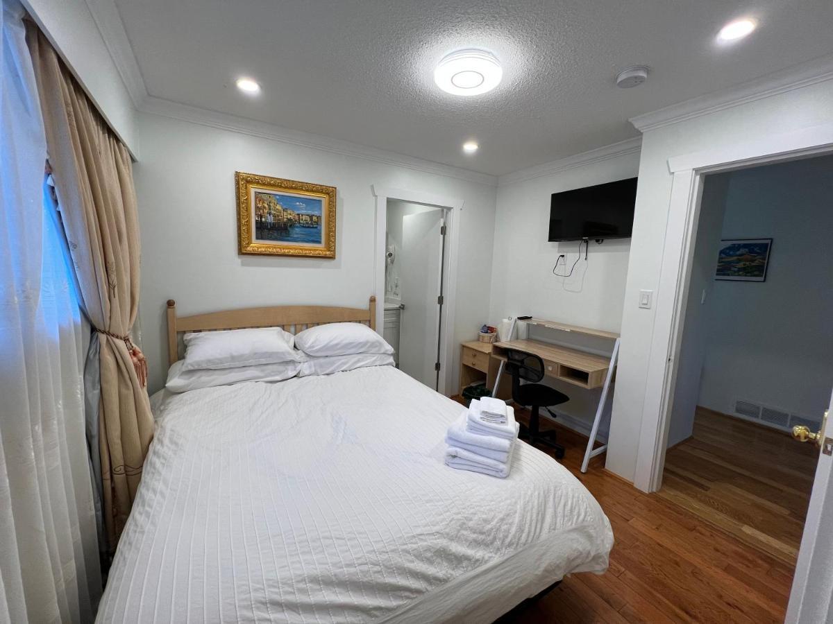 Quite House Near The Vancouver Airport ريتشموند، كولومبيا البريطانية المظهر الخارجي الصورة