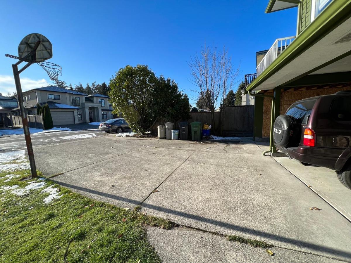 Quite House Near The Vancouver Airport ريتشموند، كولومبيا البريطانية المظهر الخارجي الصورة