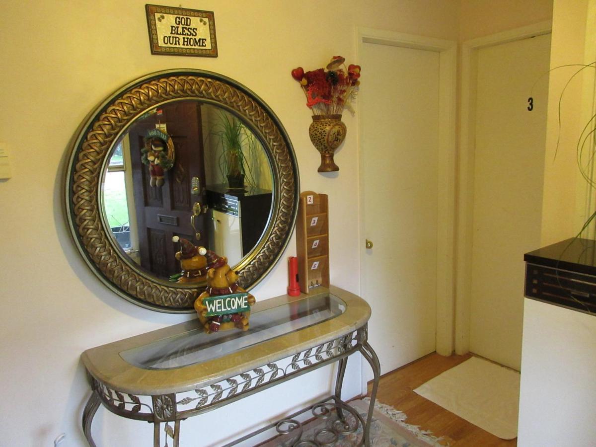Quite House Near The Vancouver Airport ريتشموند، كولومبيا البريطانية المظهر الخارجي الصورة