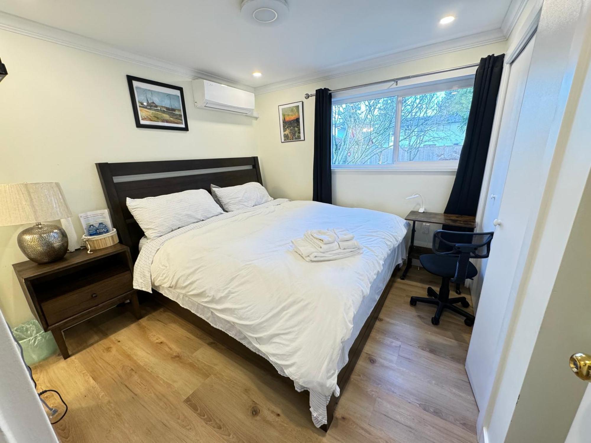 Quite House Near The Vancouver Airport ريتشموند، كولومبيا البريطانية المظهر الخارجي الصورة