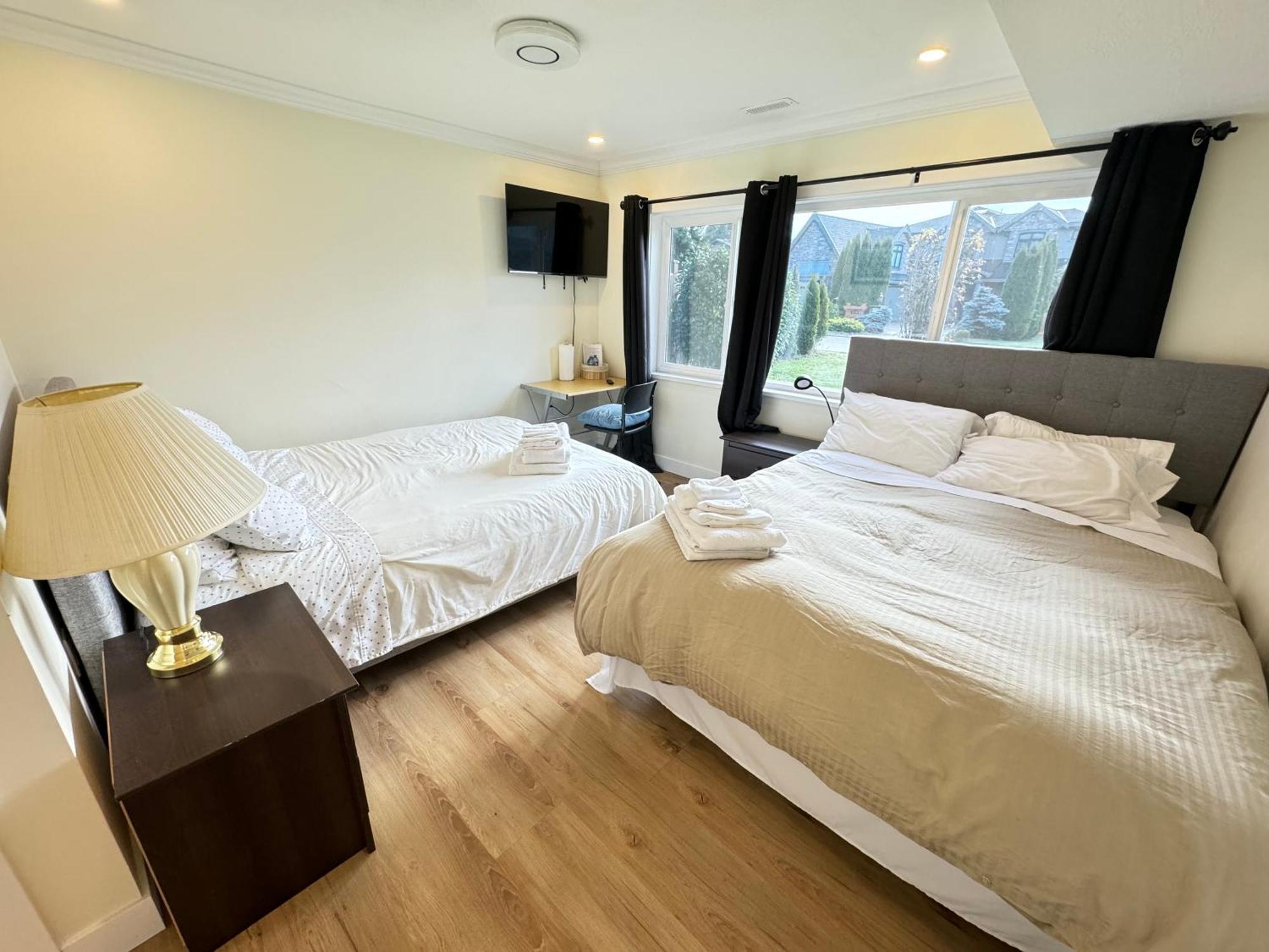 Quite House Near The Vancouver Airport ريتشموند، كولومبيا البريطانية المظهر الخارجي الصورة