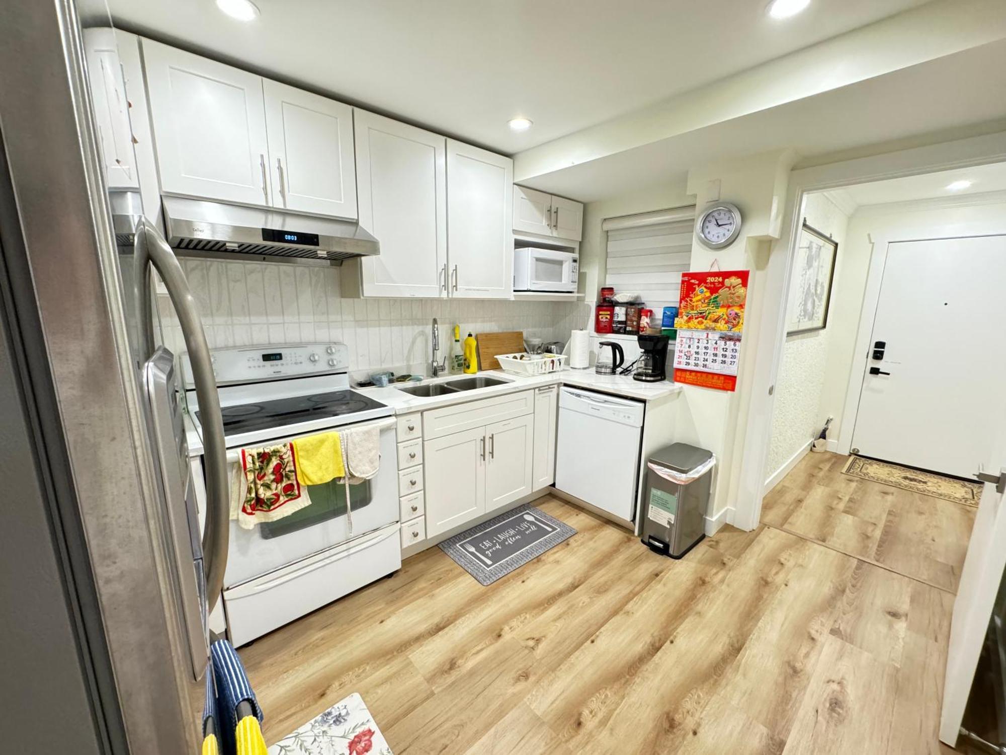 Quite House Near The Vancouver Airport ريتشموند، كولومبيا البريطانية المظهر الخارجي الصورة