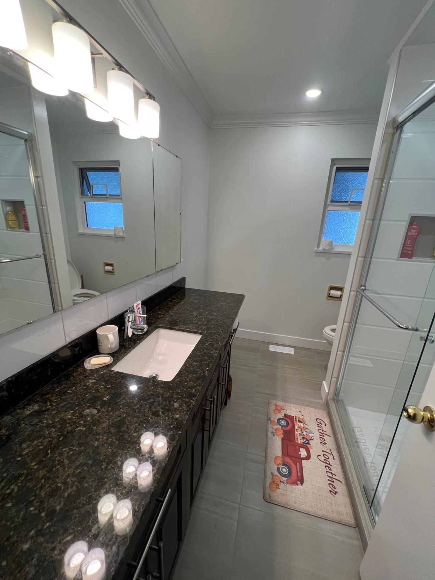 Quite House Near The Vancouver Airport ريتشموند، كولومبيا البريطانية المظهر الخارجي الصورة